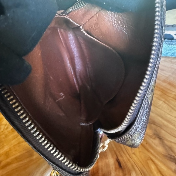 Louis Vuitton monogram Crossbody Amazone
Vintage Preloved bag - Picture 17 of 17